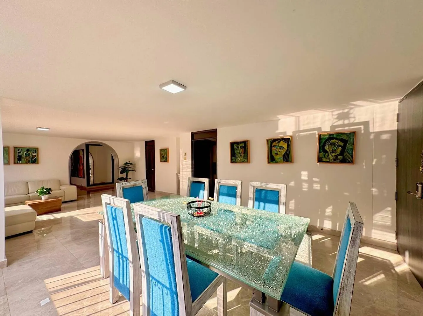 4Br 232 M Apartment In El Poblado, El Tesoro Medellín Dom wakacyjny