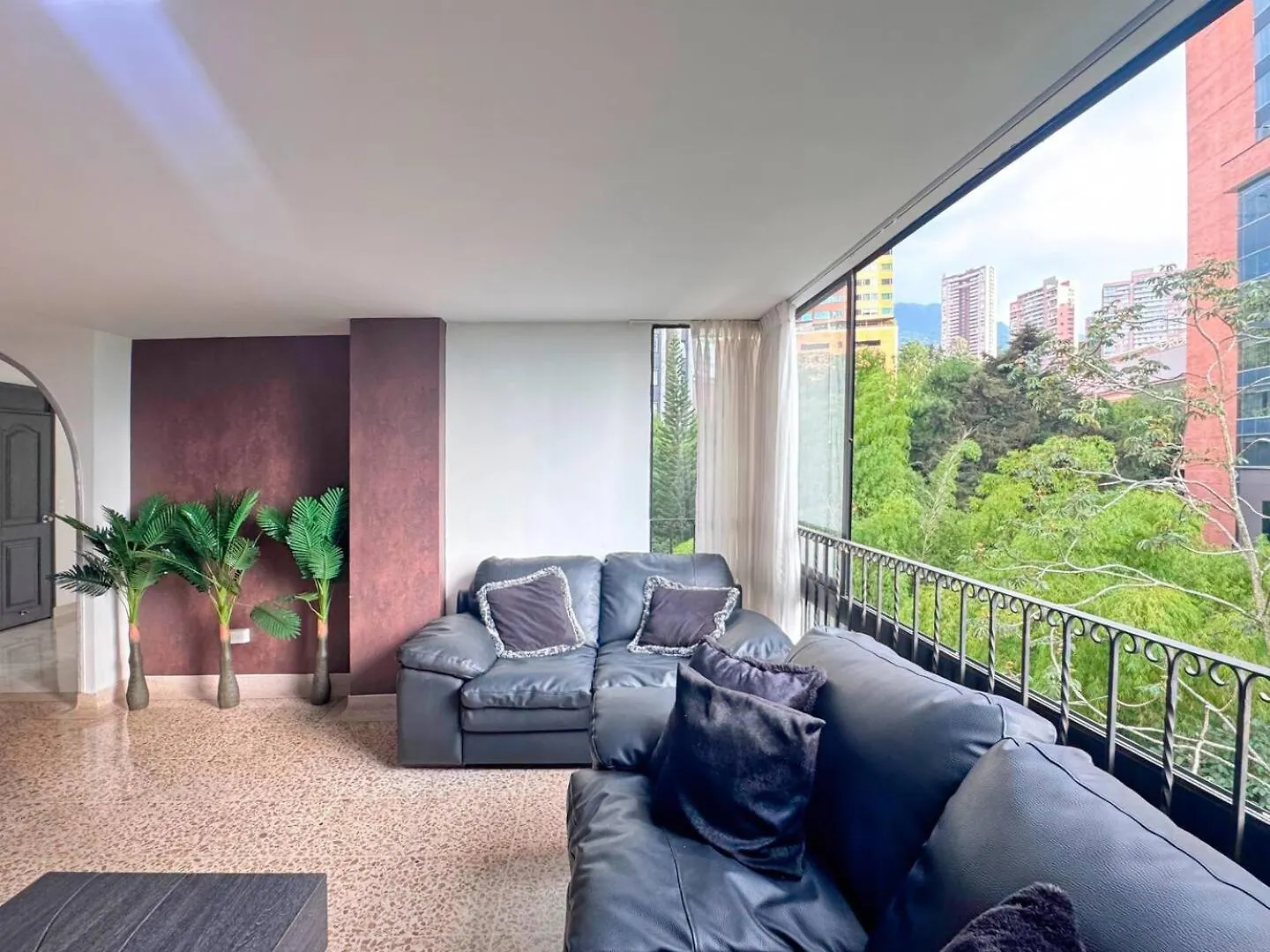 4Br 232 M Apartment In El Poblado, El Tesoro Medellín 0*,