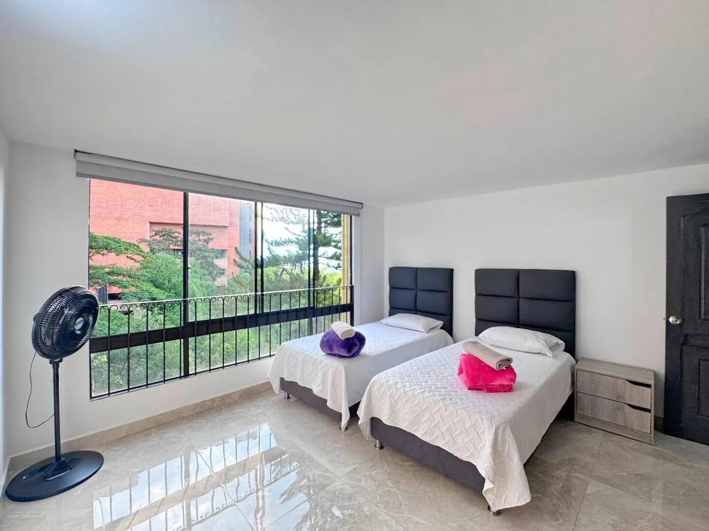 4Br 232 M Apartment In El Poblado, El Tesoro Medellín Kolumbia