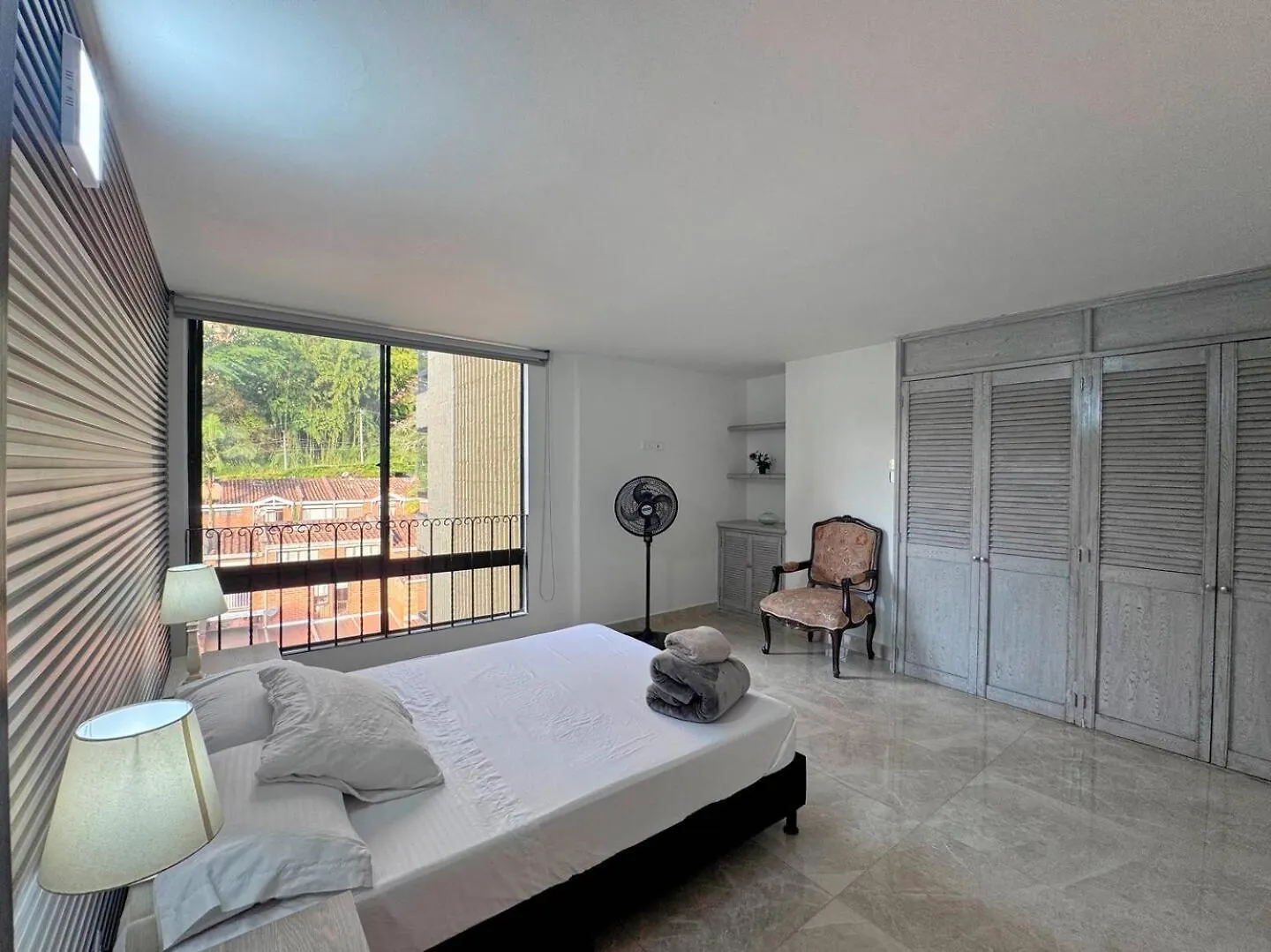 4Br 232 M Apartment In El Poblado, El Tesoro Medellín