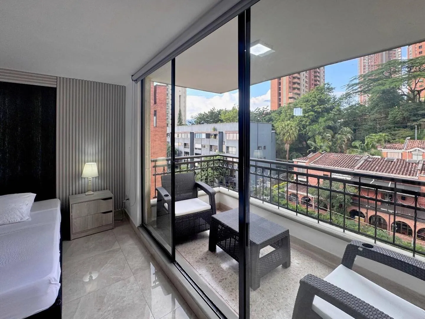 4Br 232 M Apartment In El Poblado, El Tesoro Medellín