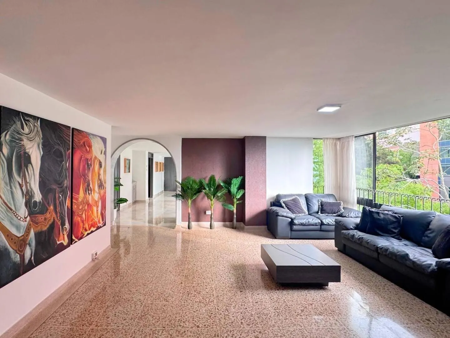 4Br 232 M Apartment In El Poblado, El Tesoro Medellín 0*,  Kolumbia