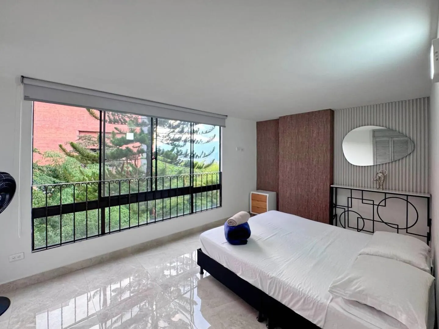 4Br 232 M Apartment In El Poblado, El Tesoro Medellín