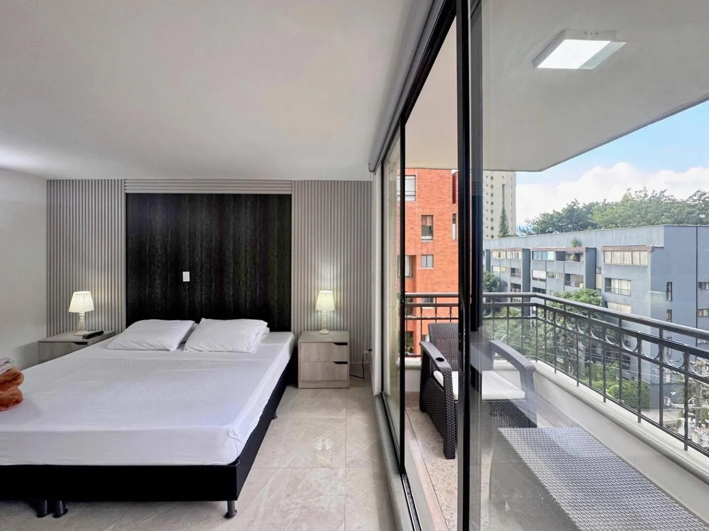4Br 232 M Apartment In El Poblado, El Tesoro Medellín Dom wakacyjny