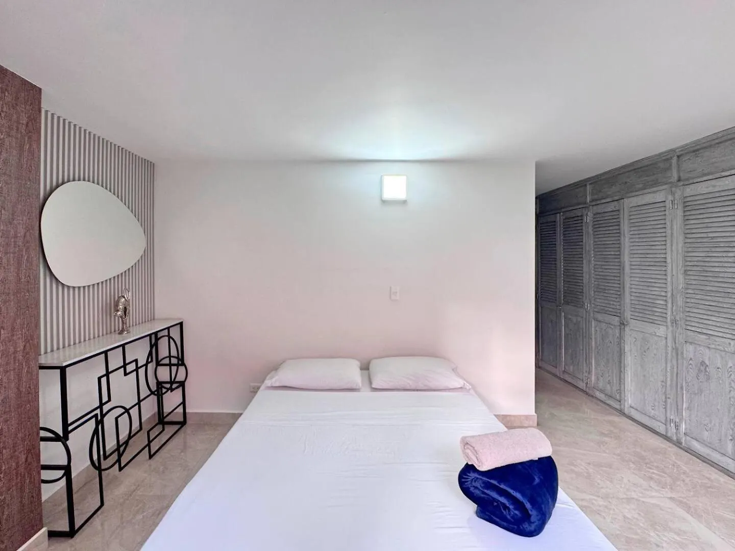 4Br 232 M Apartment In El Poblado, El Tesoro Medellín Kolumbia