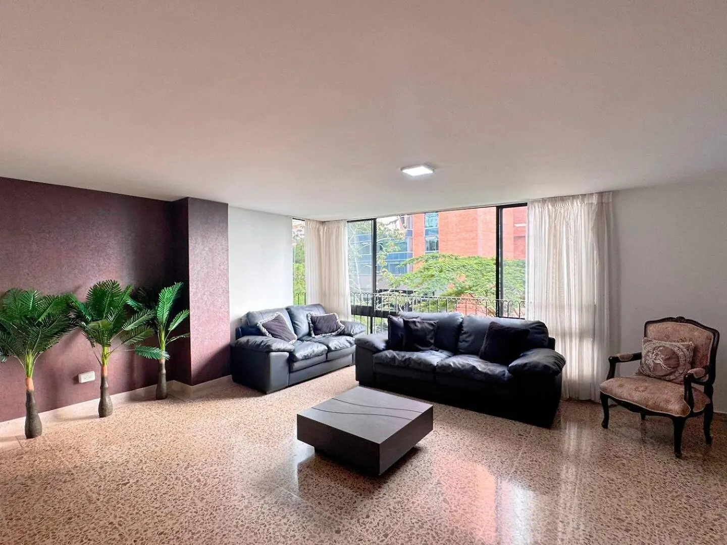 4Br 232 M Apartment In El Poblado, El Tesoro Medellín Dom wakacyjny