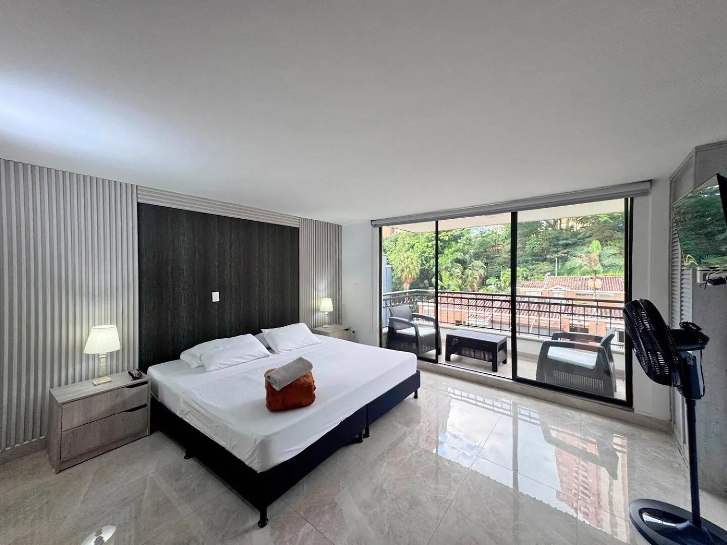 4Br 232 M Apartment In El Poblado, El Tesoro Medellín Dom wakacyjny
