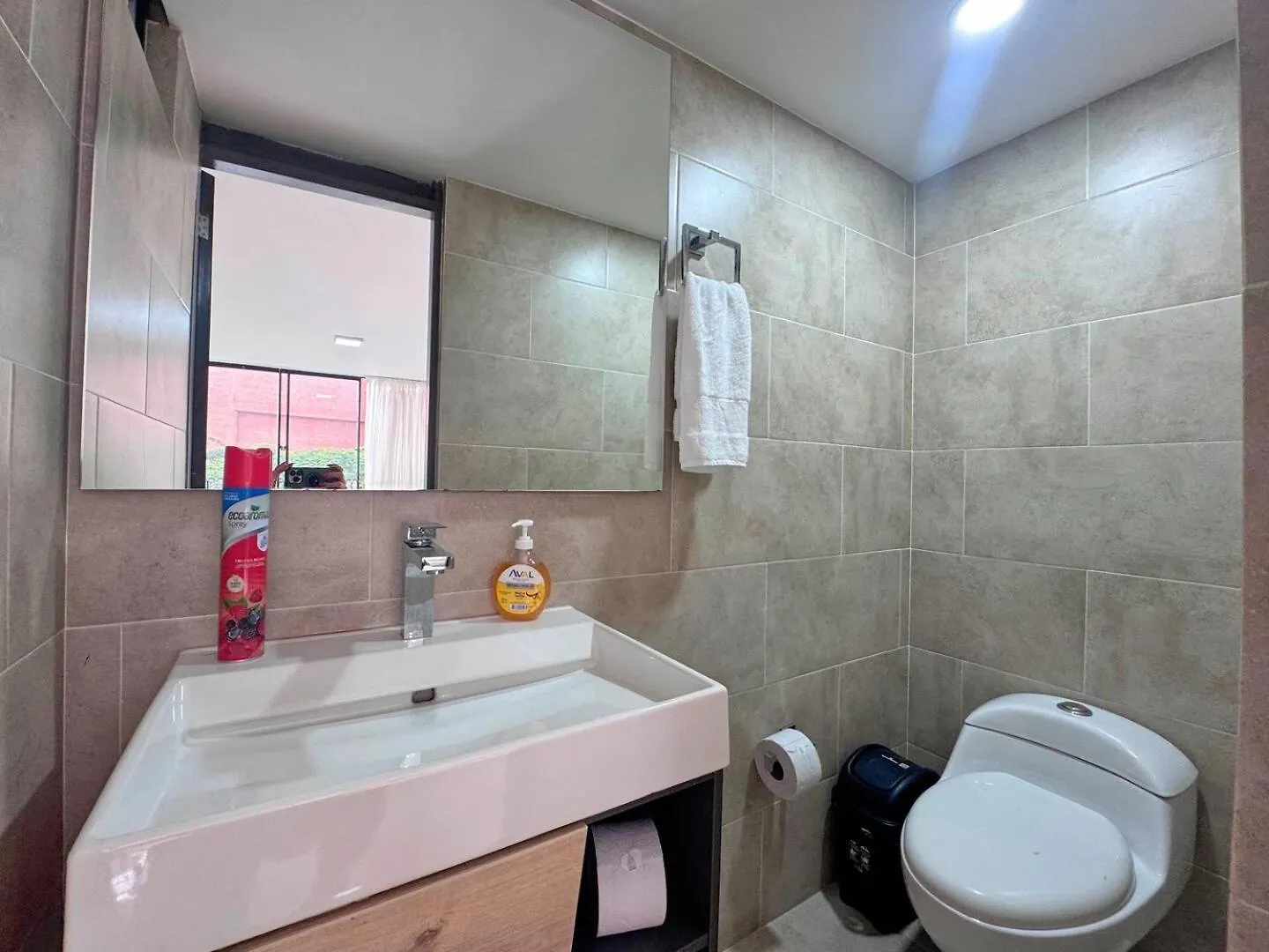 4Br 232 M Apartment In El Poblado, El Tesoro Medellín Dom wakacyjny