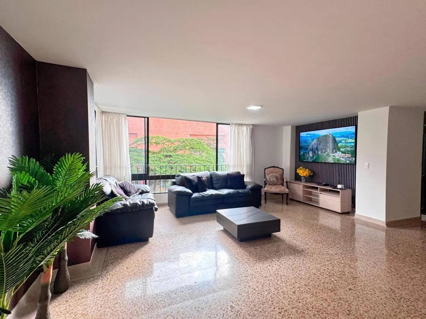 Dom wakacyjny 4Br 232 M Apartment In El Poblado, El Tesoro Medellín Kolumbia