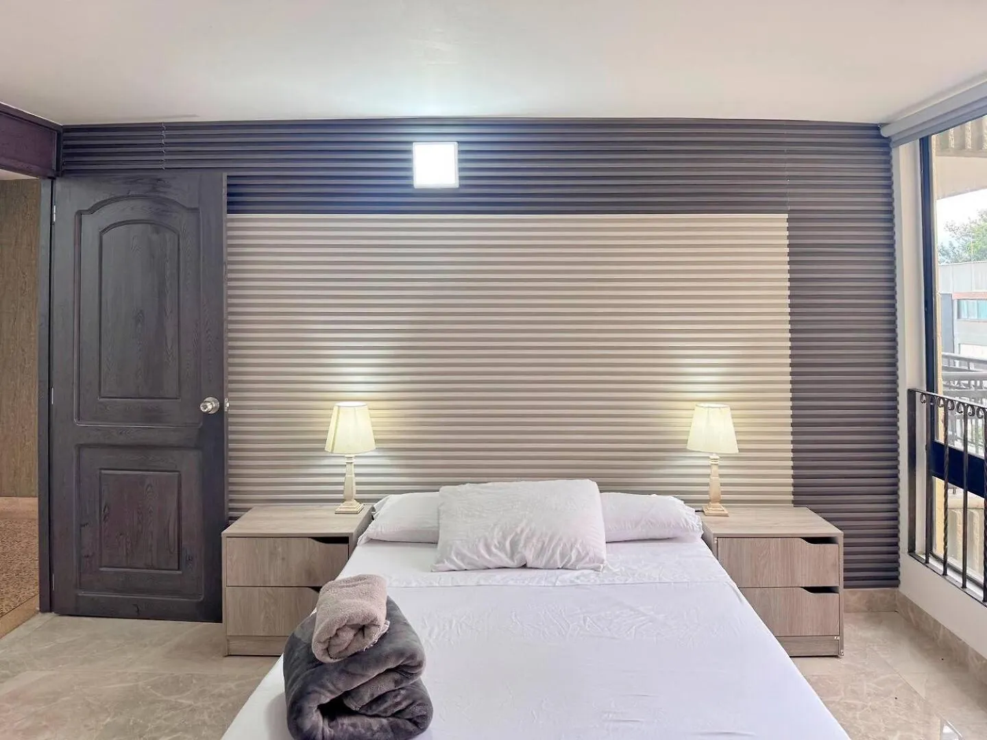 4Br 232 M Apartment In El Poblado, El Tesoro Medellín Dom wakacyjny