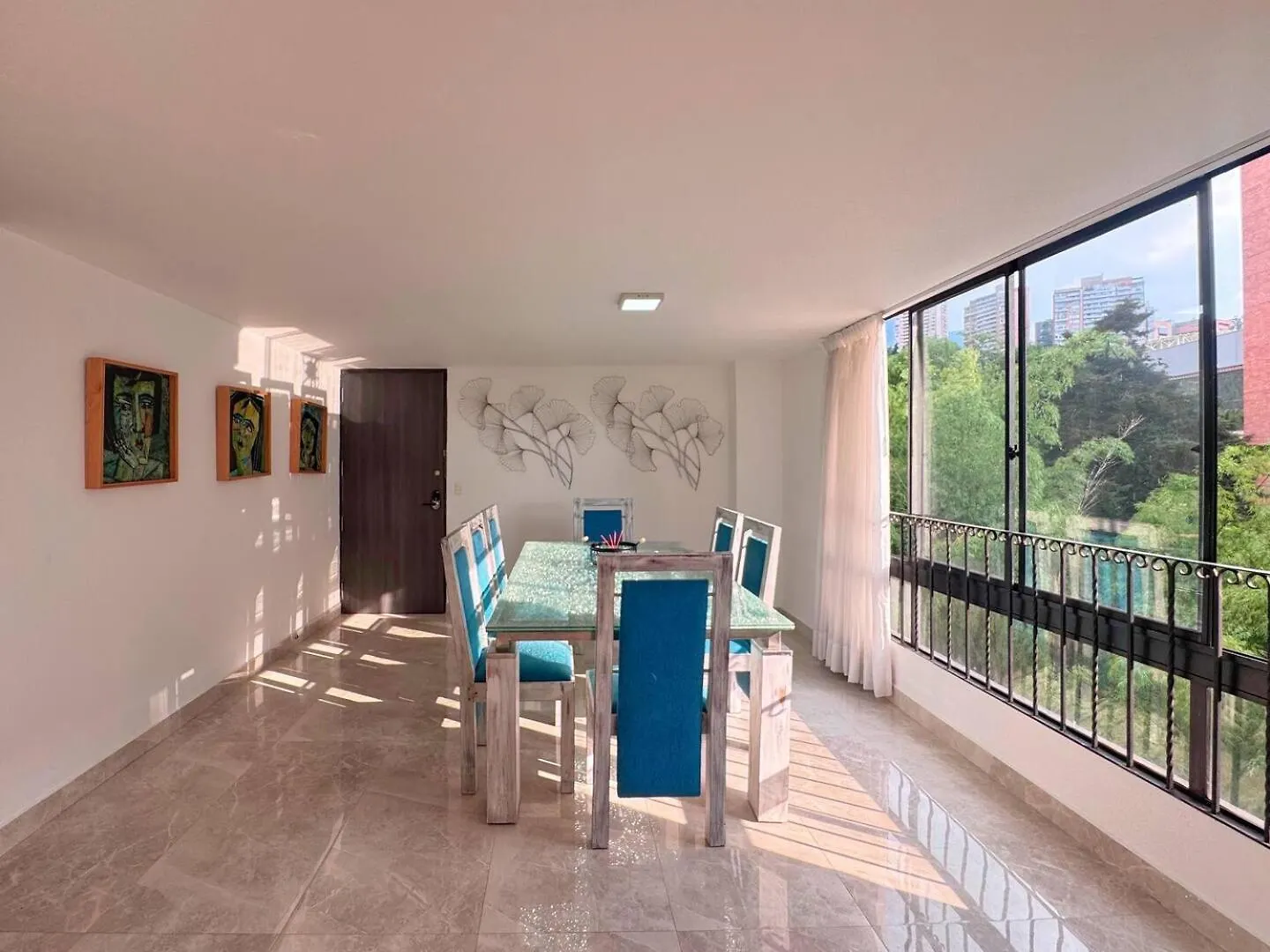 4Br 232 M Apartment In El Poblado, El Tesoro Medellín