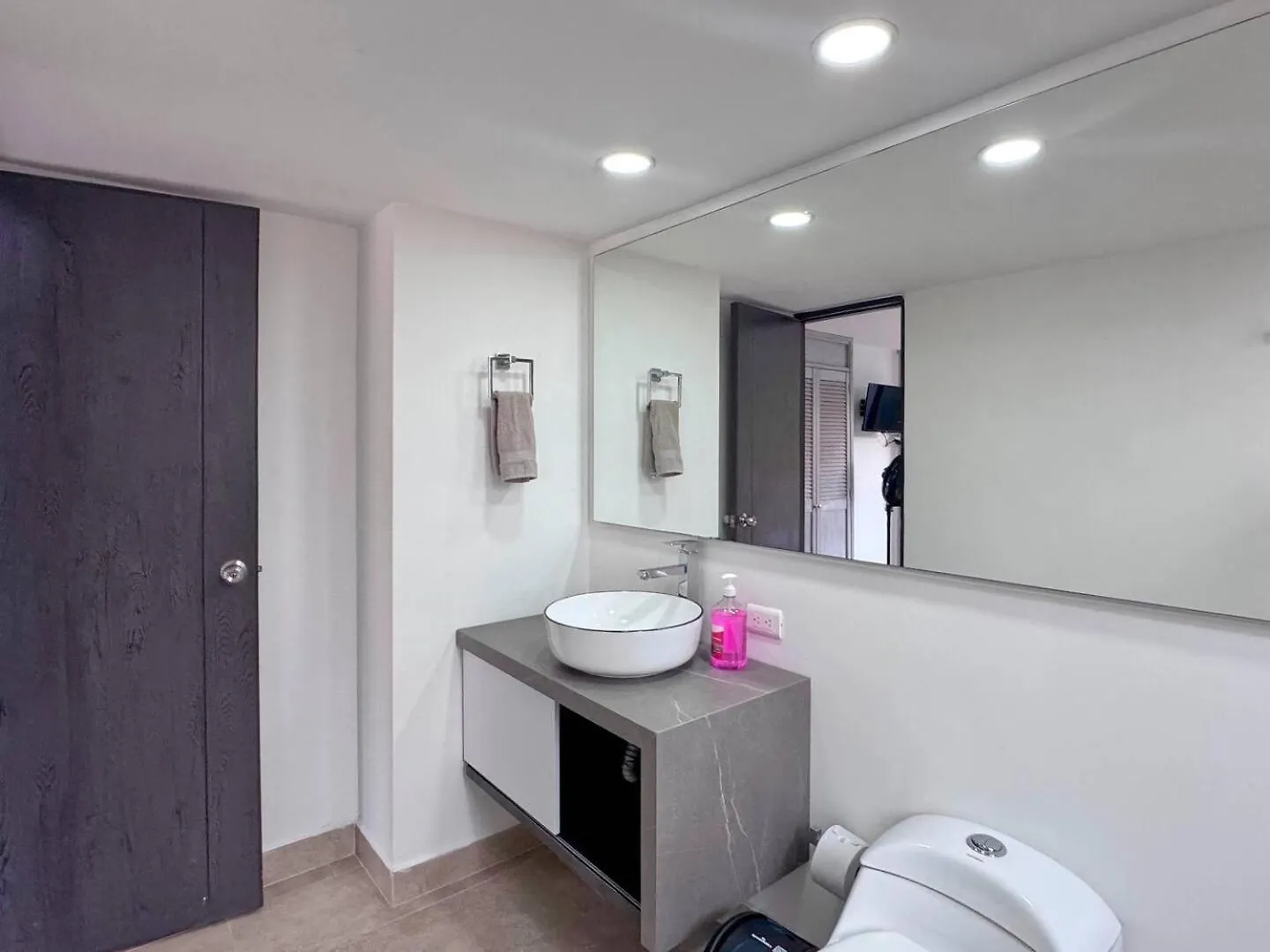 4Br 232 M Apartment In El Poblado, El Tesoro Medellín 0*,