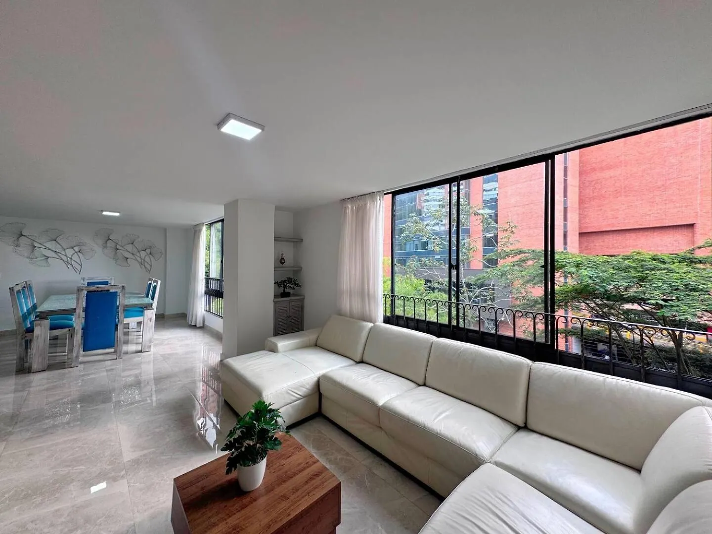 4Br 232 M Apartment In El Poblado, El Tesoro Medellín