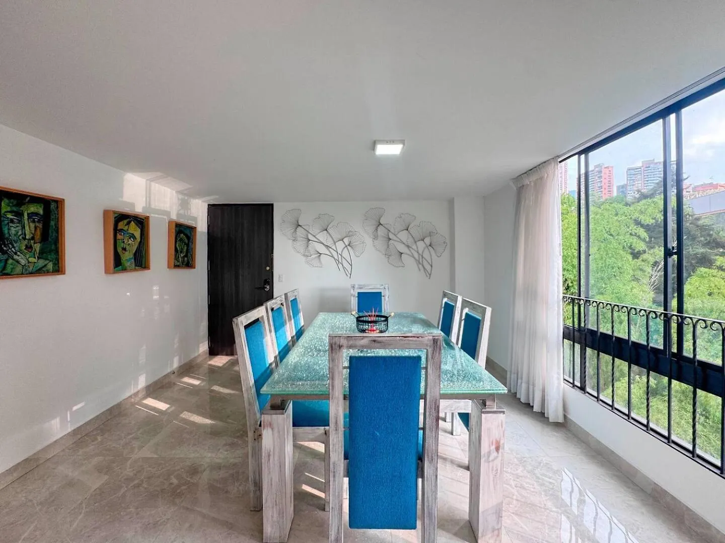 Dom wakacyjny 4Br 232 M Apartment In El Poblado, El Tesoro Medellín