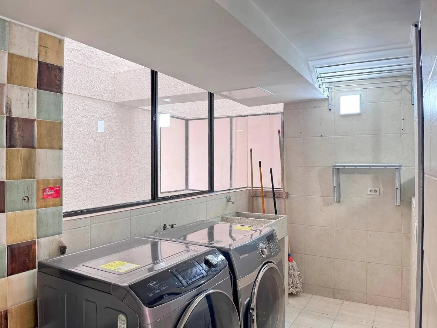 4Br 232 M Apartment In El Poblado, El Tesoro Medellín Dom wakacyjny
