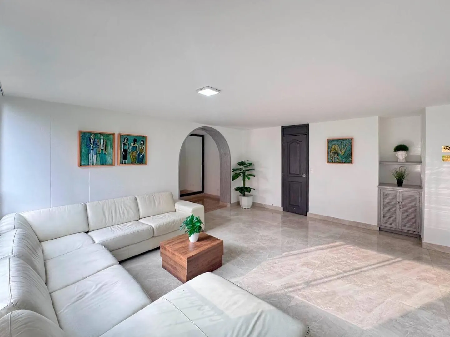 4Br 232 M Apartment In El Poblado, El Tesoro Medellín Dom wakacyjny