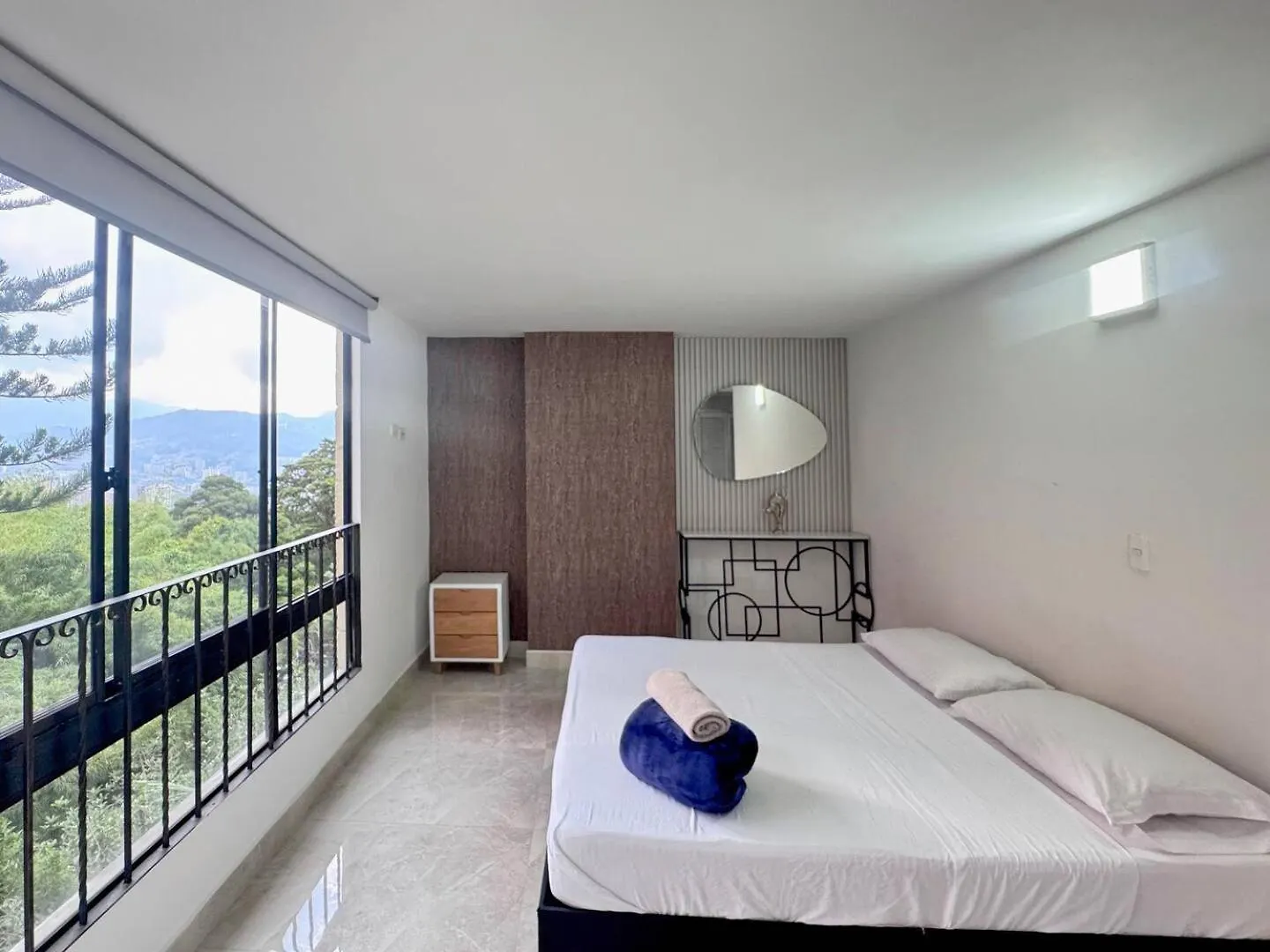 4Br 232 M Apartment In El Poblado, El Tesoro Medellín 0*,  Kolumbia