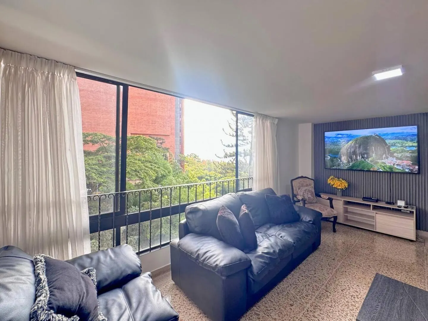 4Br 232 M Apartment In El Poblado, El Tesoro Medellín Dom wakacyjny