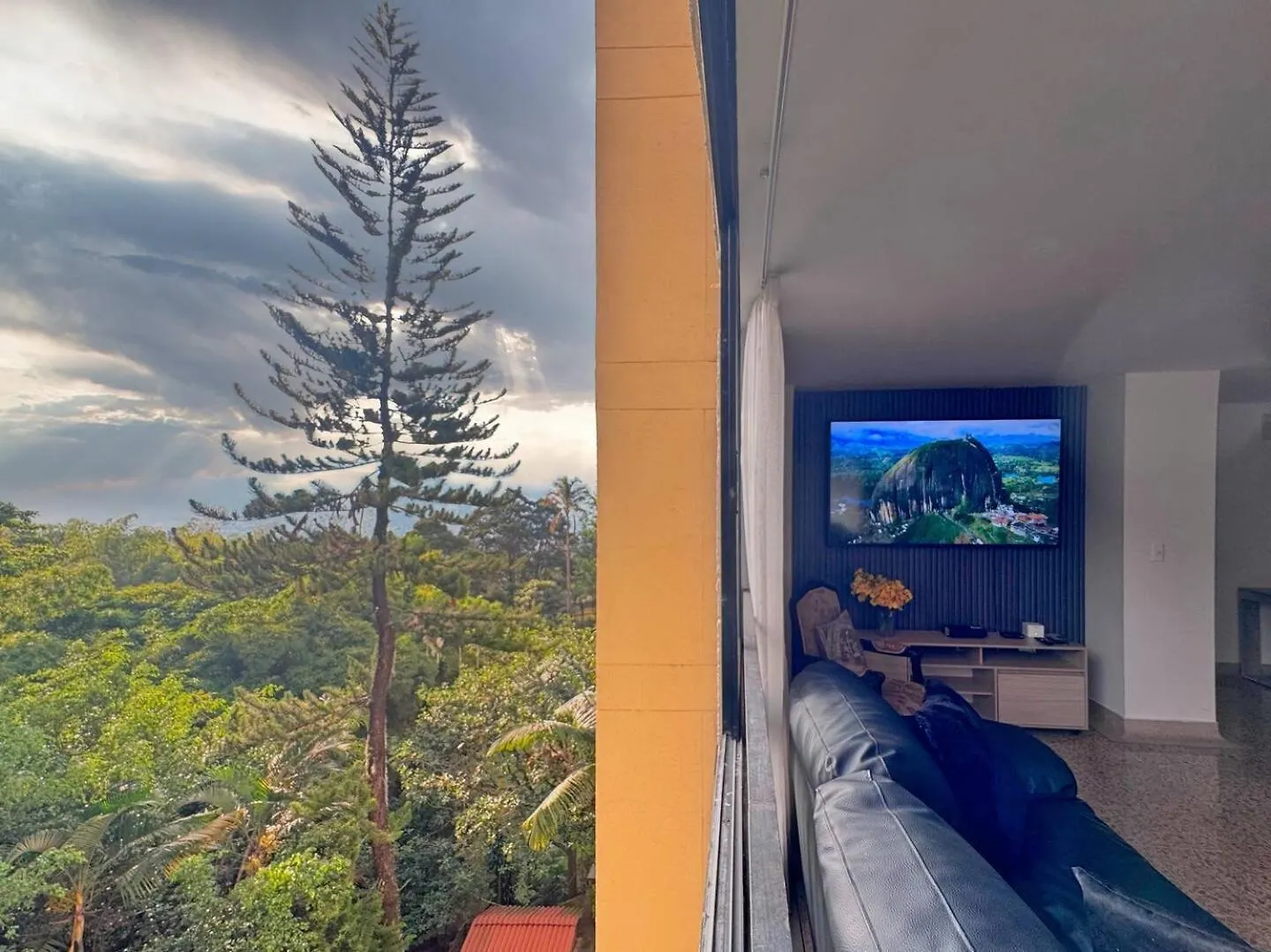 4Br 232 M Apartment In El Poblado, El Tesoro Medellín Kolumbia