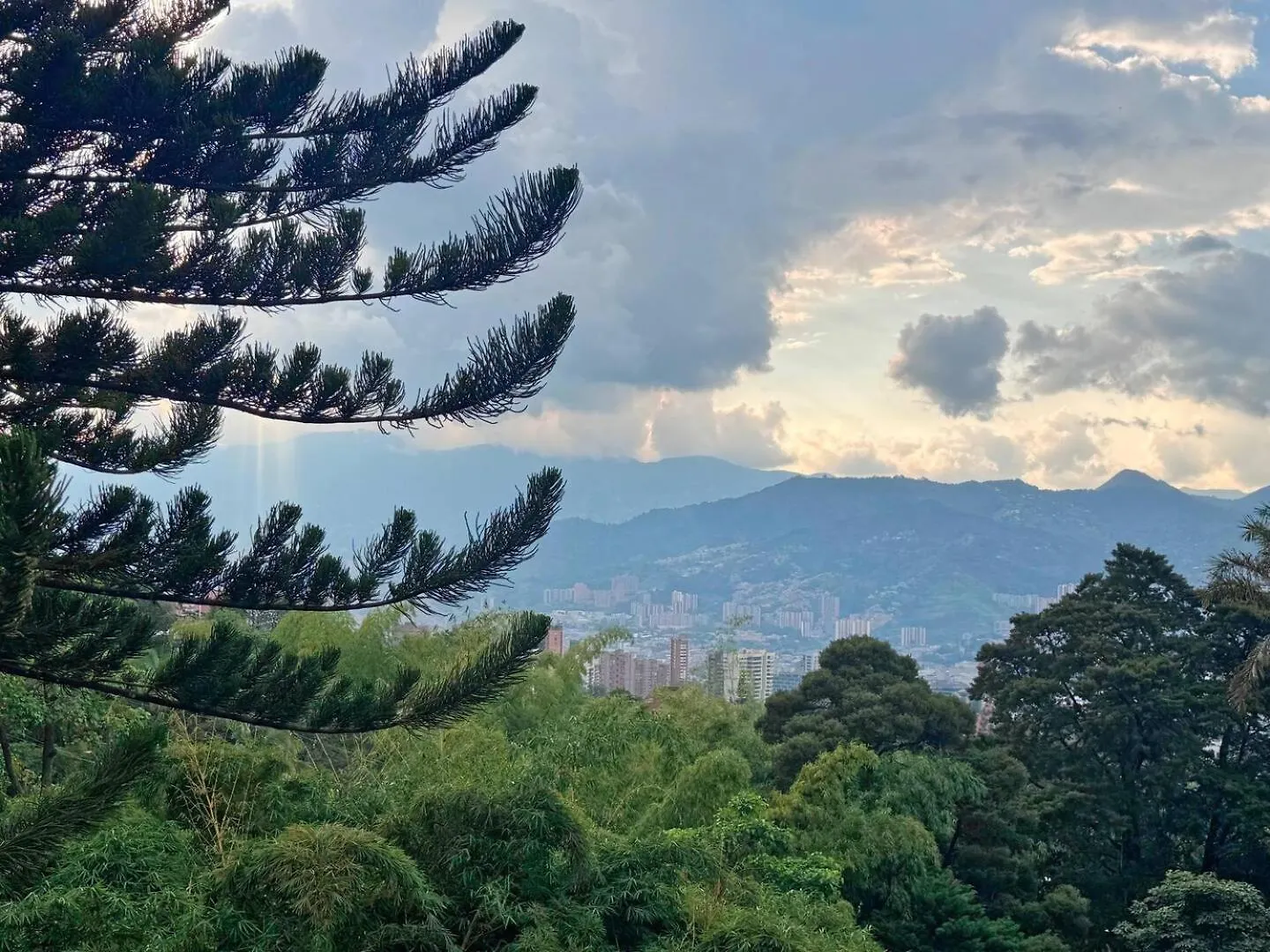 4Br 232 M Apartment In El Poblado, El Tesoro Medellín 0*,