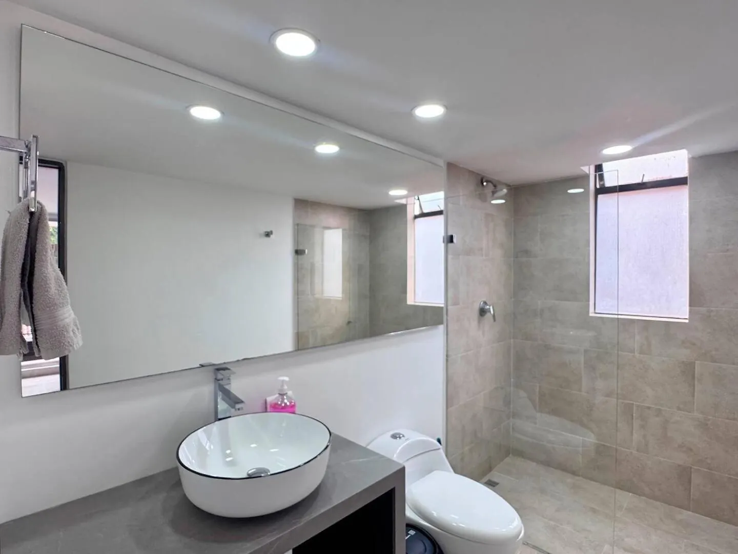Dom wakacyjny 4Br 232 M Apartment In El Poblado, El Tesoro Medellín