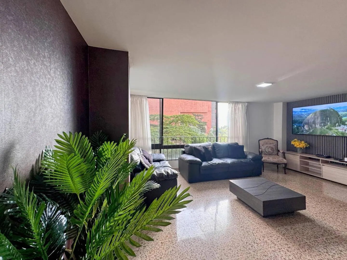 4Br 232 M Apartment In El Poblado, El Tesoro Medellín Dom wakacyjny