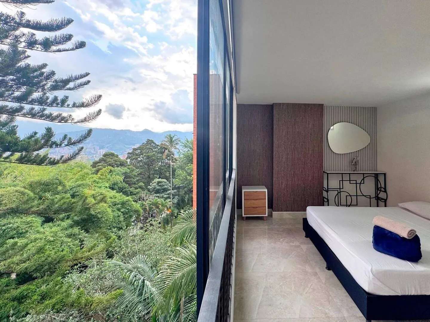 4Br 232 M Apartment In El Poblado, El Tesoro Medellín
